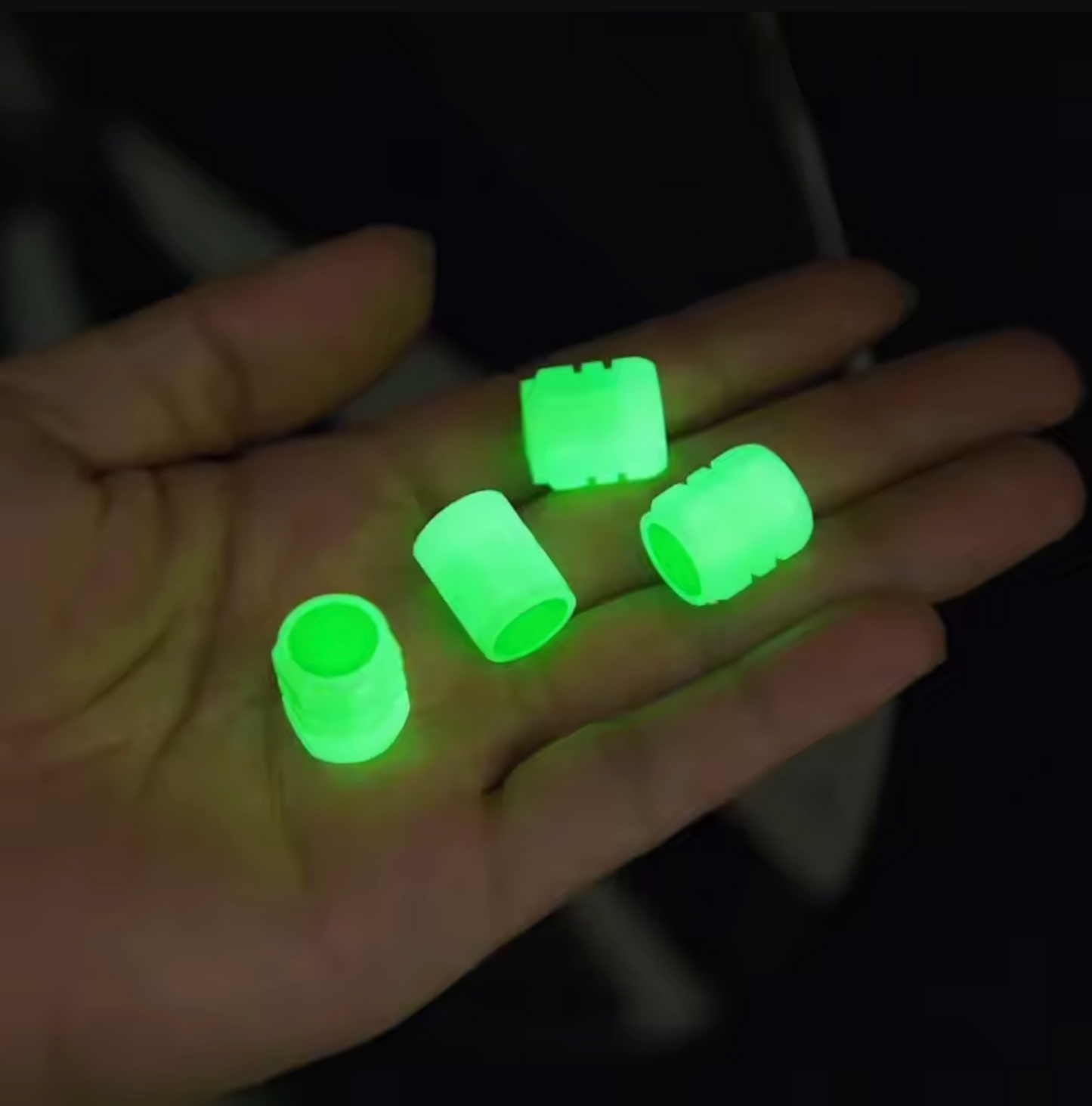 4ks víčka žhavicích ventilů s logem auta (univerzální)